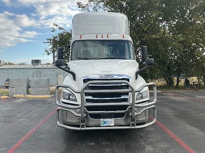 Used 2020 Freightliner Cascadia Detroit DD13 Semi Truck for sale #3330165 - photo 2
