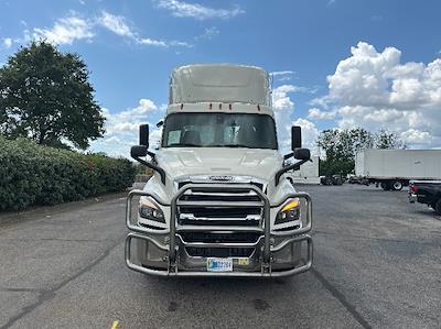 Used 2020 Freightliner Cascadia Detroit DD13 Semi Truck for sale #3330172 - photo 2