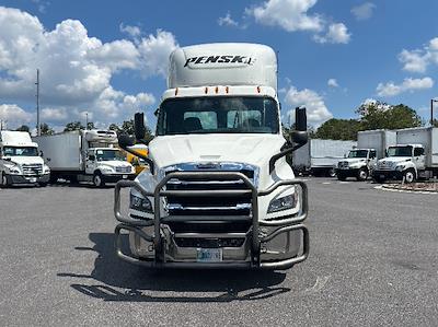 Used 2020 Freightliner Cascadia Detroit DD13 Semi Truck for sale #3330173 - photo 2