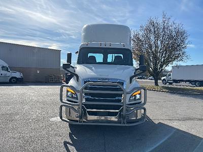 Used 2020 Freightliner Cascadia Detroit DD13 Semi Truck for sale #3330175 - photo 2