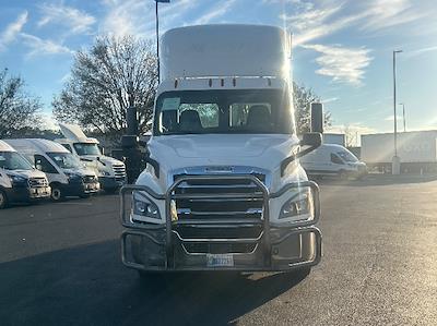 Used 2020 Freightliner Cascadia Detroit DD13 Semi Truck for sale #3330177 - photo 2