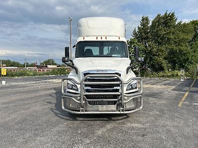 Used 2020 Freightliner Cascadia Detroit DD13 Semi Truck for sale #3330187 - photo 2