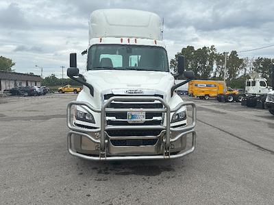 Used 2020 Freightliner Cascadia Detroit DD13 Semi Truck for sale #3330189 - photo 2
