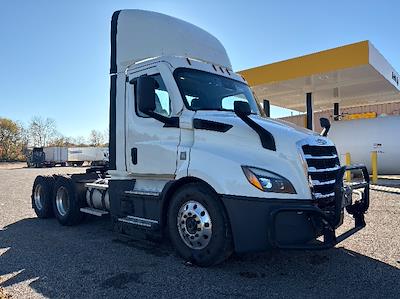Used 2022 Freightliner Cascadia Detroit DD13 Semi Truck for sale #3334774 - photo 1