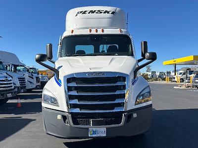Used 2022 Freightliner Cascadia - photo 1