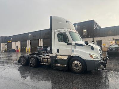 Used 2022 Freightliner Cascadia Detroit DD13 Semi Truck for sale #3334902 - photo 1