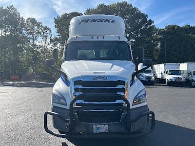 Used 2022 Freightliner Cascadia Detroit DD13 Semi Truck for sale #3334937 - photo 2