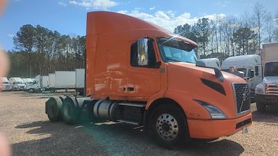 Used 2020 Volvo VNR - photo 1