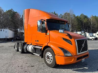 Used 2020 Volvo VNR - photo 1