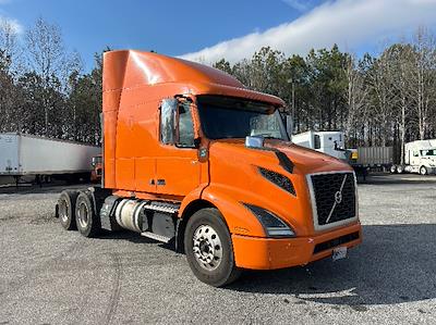 Used 2020 Volvo VNR - photo 1