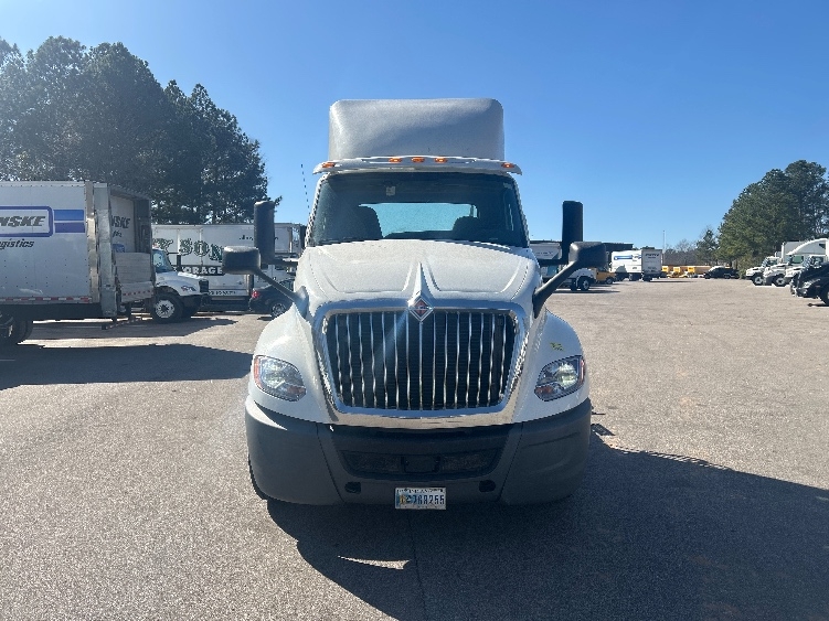 Used 2019 International LT - photo 2