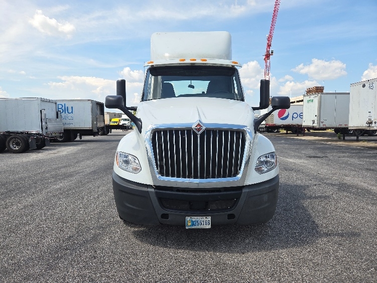 Used 2019 International LT - photo 2