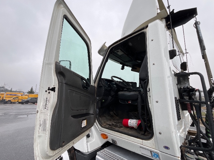 Used 2019 International LT - photo 11