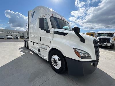 Used 2021 Freightliner Cascadia Detroit DD15AT Semi Truck with Sleeper Cab for sale #334405 - photo 1