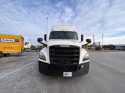 Used 2021 Freightliner Cascadia Detroit DD15AT Semi Truck with Sleeper Cab for sale #334410 - photo 2