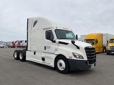 Used 2021 Freightliner Cascadia Detroit DD15AT Semi Truck with Sleeper Cab for sale #334413 - photo 1