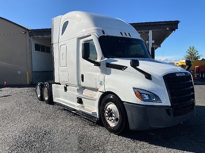 Used 2021 Freightliner Cascadia Detroit DD15AT Semi Truck with Sleeper Cab for sale #334414 - photo 1