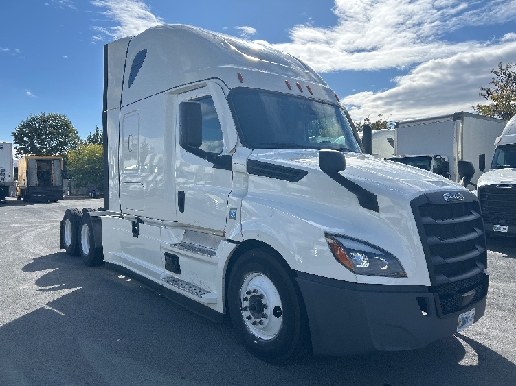 Used 2021 Freightliner Cascadia - photo 1
