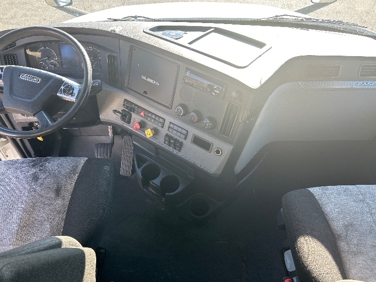 Used 2021 Freightliner Cascadia - photo 14