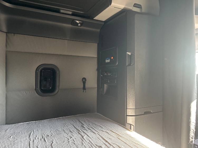 Used 2021 Freightliner Cascadia - photo 20