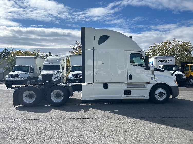 Used 2021 Freightliner Cascadia - photo 10