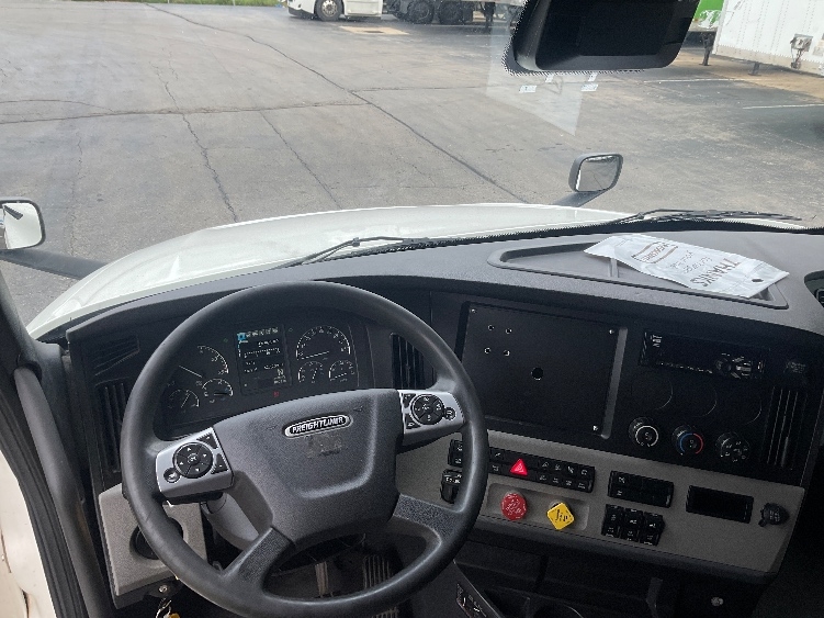 Used 2021 Freightliner Cascadia - photo 12