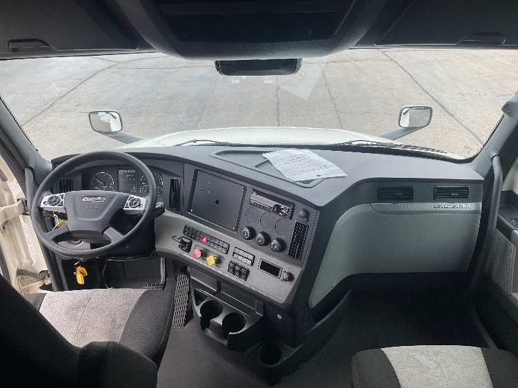 Used 2021 Freightliner Cascadia - photo 13