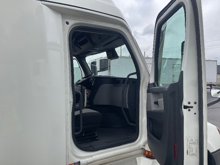 Used 2021 Freightliner Cascadia - photo 14