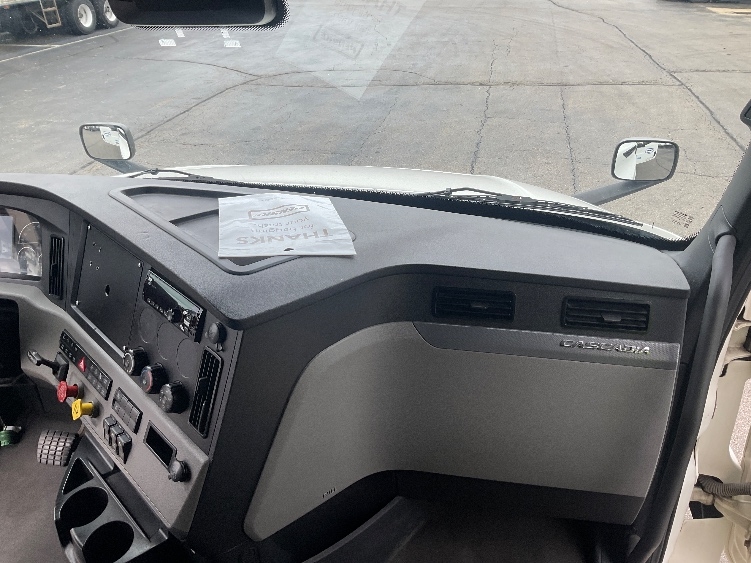Used 2021 Freightliner Cascadia - photo 15