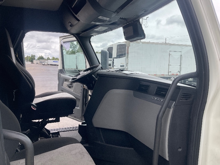 Used 2021 Freightliner Cascadia - photo 16