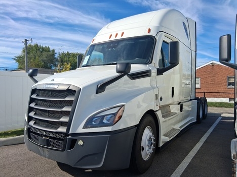 Used 2021 Freightliner Cascadia - photo 5
