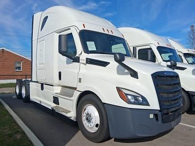Used 2021 Freightliner Cascadia Detroit DD15AT Semi Truck with Sleeper Cab for sale #334428 - photo 1