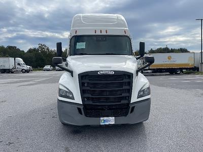 Used 2021 Freightliner Cascadia Detroit DD15AT Semi Truck with Sleeper Cab for sale #334429 - photo 2