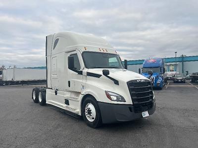 Used 2021 Freightliner Cascadia Detroit DD15AT Semi Truck with Sleeper Cab for sale #334432 - photo 1