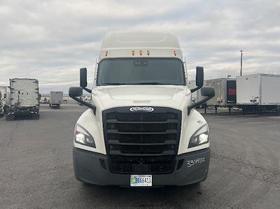 Used 2021 Freightliner Cascadia Detroit DD15AT Semi Truck with Sleeper Cab for sale #334432 - photo 2