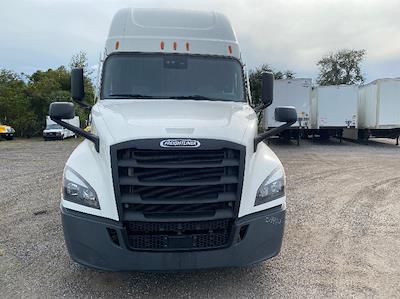 Used 2021 Freightliner Cascadia Detroit DD15AT Semi Truck with Sleeper Cab for sale #334440 - photo 2