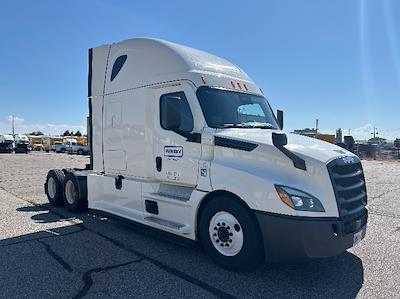 Used 2021 Freightliner Cascadia Detroit DD15AT Semi Truck with Sleeper Cab for sale #334443 - photo 1