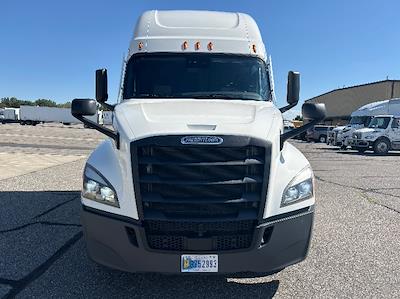 Used 2021 Freightliner Cascadia Detroit DD15AT Semi Truck with Sleeper Cab for sale #334443 - photo 2