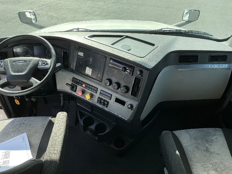 Used 2021 Freightliner Cascadia - photo 14