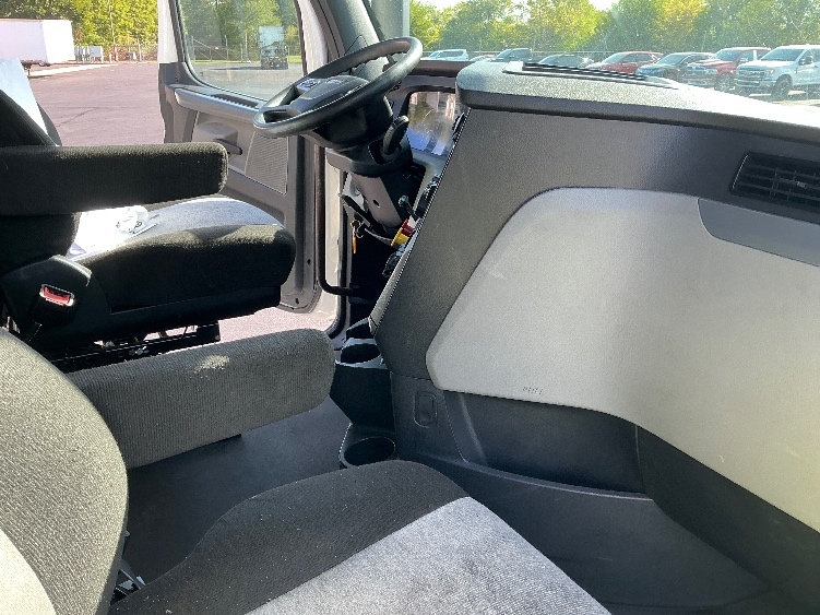 Used 2021 Freightliner Cascadia - photo 17