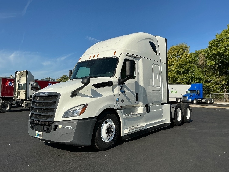 Used 2021 Freightliner Cascadia - photo 5