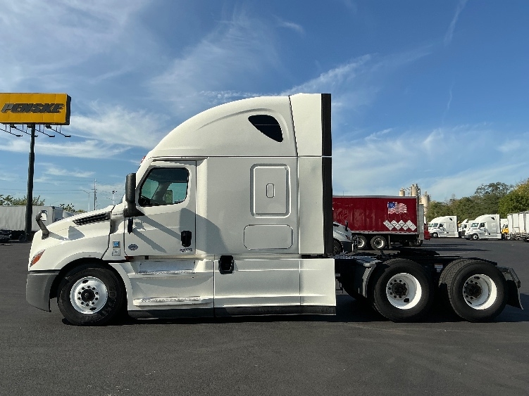 Used 2021 Freightliner Cascadia - photo 6