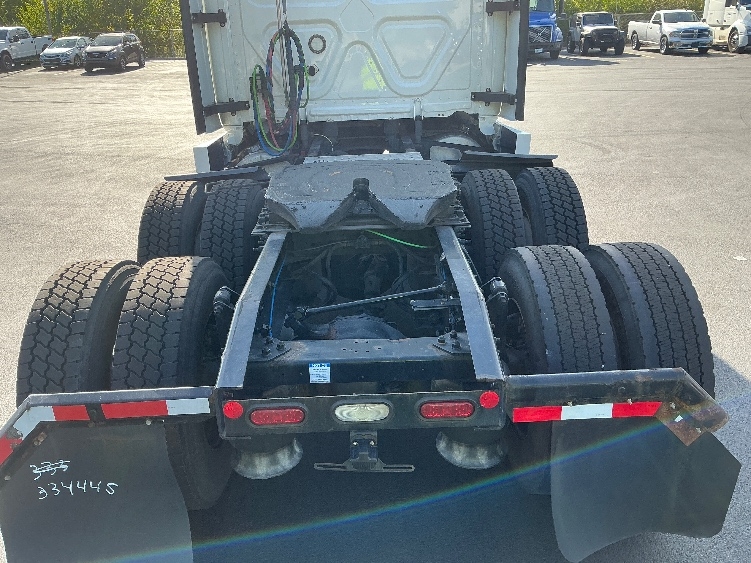 Used 2021 Freightliner Cascadia - photo 8
