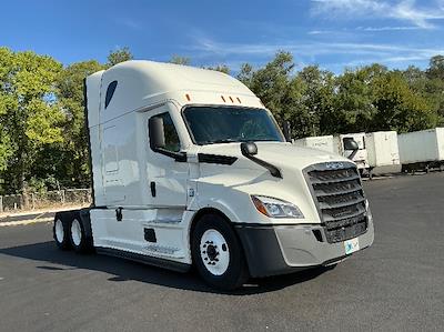 Used 2021 Freightliner Cascadia Detroit DD15AT Semi Truck with Sleeper Cab for sale #334445 - photo 1