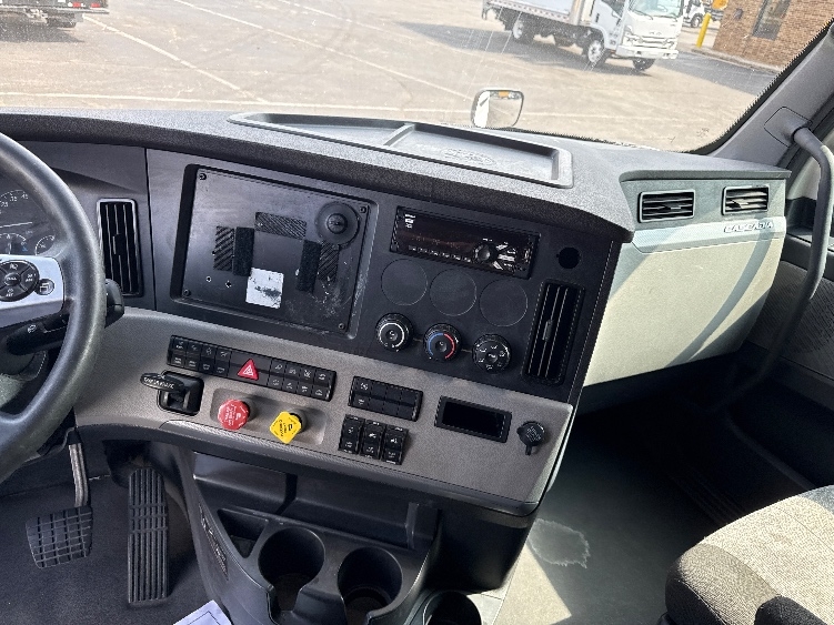 Used 2021 Freightliner Cascadia - photo 14