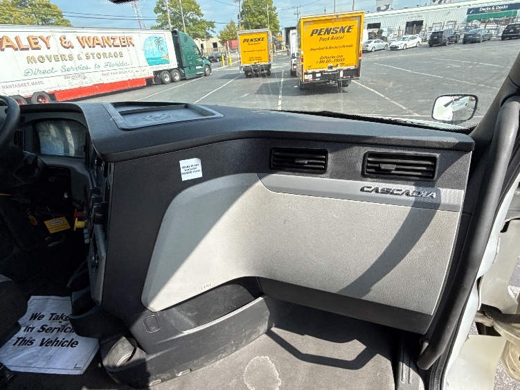 Used 2021 Freightliner Cascadia - photo 16