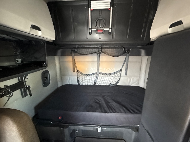 Used 2021 Freightliner Cascadia - photo 18