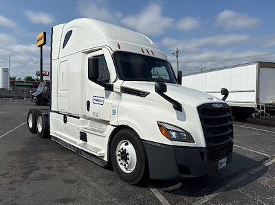 Used 2021 Freightliner Cascadia Detroit DD15AT Semi Truck with Sleeper Cab for sale #334447 - photo 1
