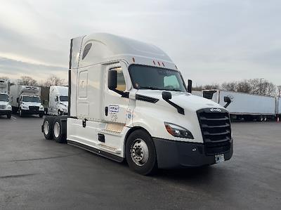 Used 2021 Freightliner Cascadia Detroit DD15AT Semi Truck with Sleeper Cab for sale #334451 - photo 1