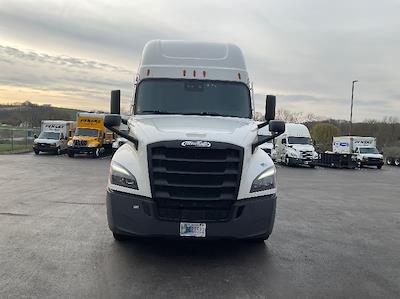Used 2021 Freightliner Cascadia Detroit DD15AT Semi Truck with Sleeper Cab for sale #334451 - photo 2